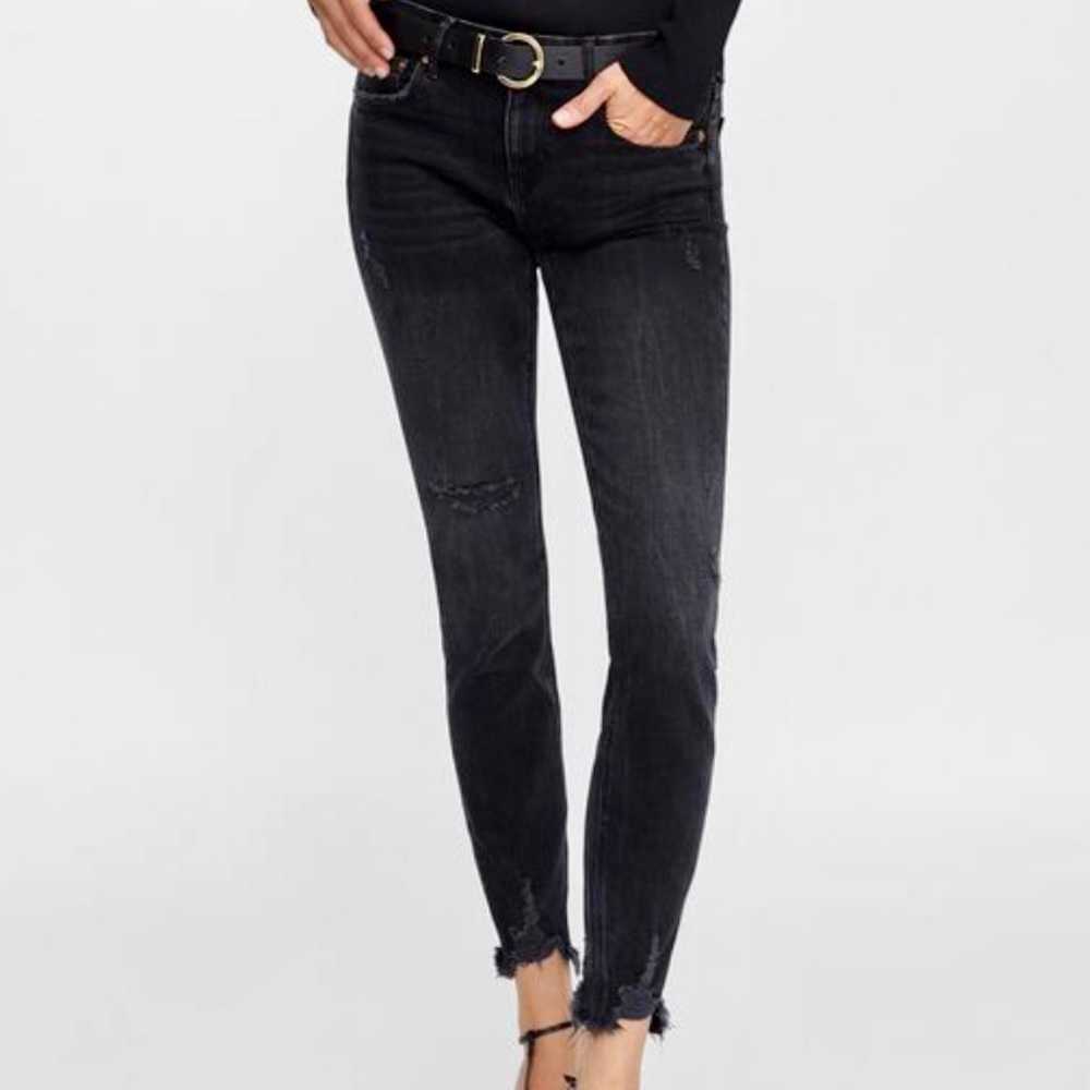 Zara Mid Rise Skinny Fit Raw Hem Distressed Jeans Vintage Black Wash Size 6 EUC